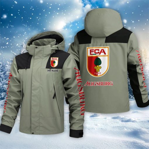 FC Augsburg – Outdoorjacke Sportlicher Stil mit Ihrem Namen FC Augsburg – Outdoorjacke Sportlicher Stil mit Ihrem Namen