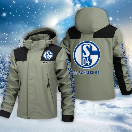 FC Schalke 04 – Outdoorjacke Sportlicher Stil mit Ihrem Namen FC Schalke 04 – Outdoorjacke Sportlicher Stil mit Ihrem Namen