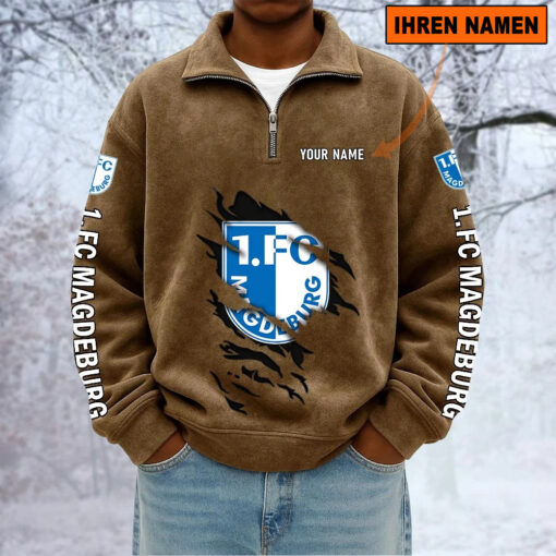 1. FC Magdeburg – Sweatshirt mit Halbzip – Neue Version mit Ihrem Namen 1. FC Magdeburg – Sweatshirt mit Halbzip – Neue Version mit Ihrem Namen