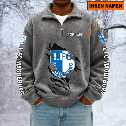 1. FC Magdeburg – Sweatshirt mit Halbzip – Neue Version mit Ihrem Namen 1. FC Magdeburg – Sweatshirt mit Halbzip – Neue Version mit Ihrem Namen
