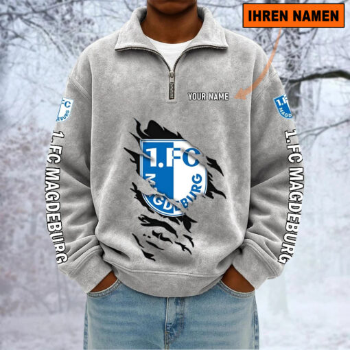 1. FC Magdeburg – Sweatshirt mit Halbzip – Neue Version mit Ihrem Namen 1. FC Magdeburg – Sweatshirt mit Halbzip – Neue Version mit Ihrem Namen