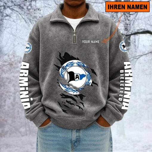 DSC Arminia Bielefeld – Sweatshirt mit Halbzip – Neue Version mit Ihrem Namen DSC Arminia Bielefeld – Sweatshirt mit Halbzip – Neue Version mit Ihrem Namen