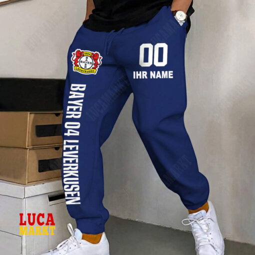 Bayer 04 Leverkusen – Jogginghose Neue Edition mit Individueller Name Nummer Bayer 04 Leverkusen – Jogginghose Neue Edition mit Individueller Name Nummer