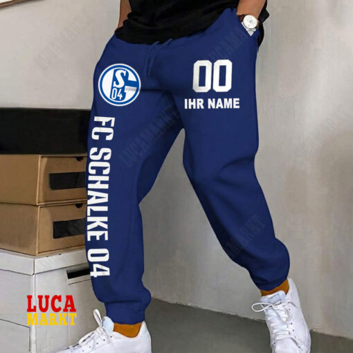 FC Schalke 04 – Jogginghose Neue Edition mit Individueller Name Nummer FC Schalke 04 – Jogginghose Neue Edition mit Individueller Name Nummer