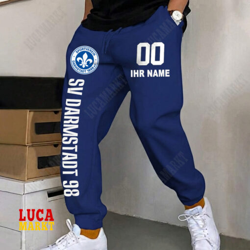 SV Darmstadt 98 – Jogginghose Neue Edition mit Individueller Name Nummer SV Darmstadt 98 – Jogginghose Neue Edition mit Individueller Name Nummer