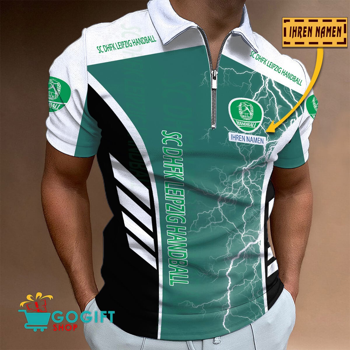 SC DHfK Leipzig – Reißverschluss Poloshirt Neue Version mit Ihrem Namen SC DHfK Leipzig – Reißverschluss Poloshirt Neue Version mit Ihrem Namen